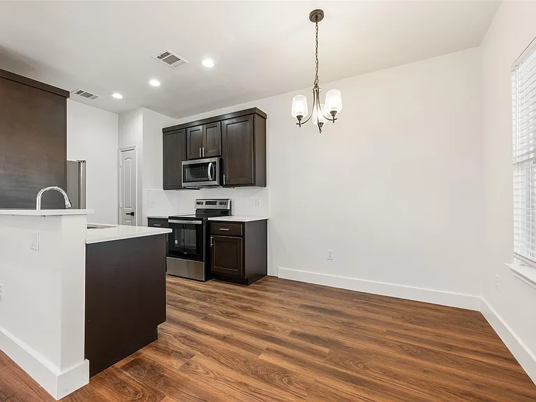 15407 Armstrong Ave — Photo 15