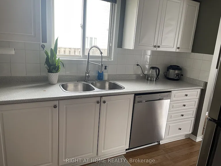 33 Phair Cres #1 — Photo 5