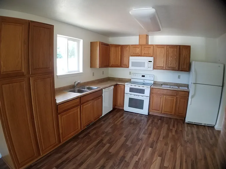 619 N Sargent Rd — Photo 3