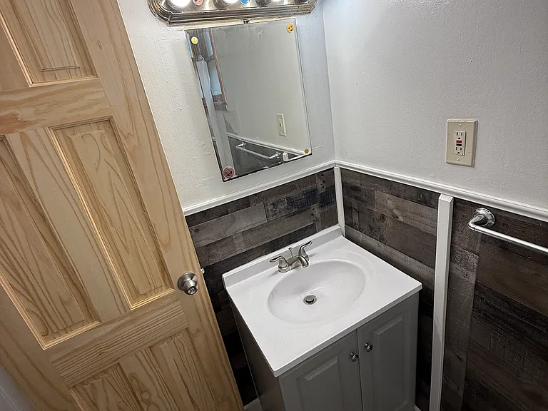 117 Kent St #4 — Photo 7