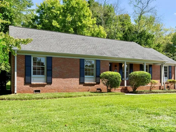 6101 Powder Horn Rd, Charlotte, NC 28212