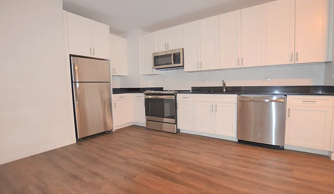 Rented by Manhattan Realty Group | media 7