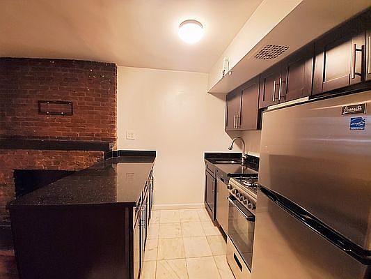 3rd image of 32 W 83rd St APT 1