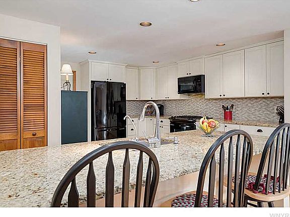 5th image of 17 Southwick Dr
