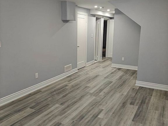 3rd image of 28 Crossmore Cres #Basement