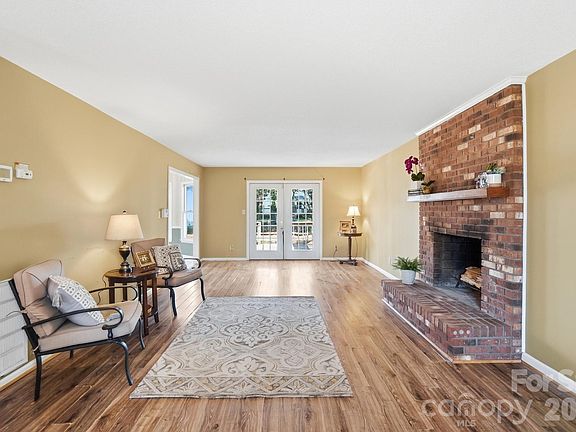 4th image of 1400 Neal Hawkins Rd