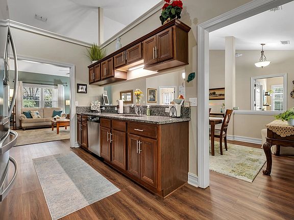 4th image of 1685 Harbor Club Dr