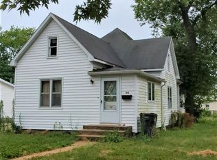 104 S Pine St, Villa Grove, IL 61956