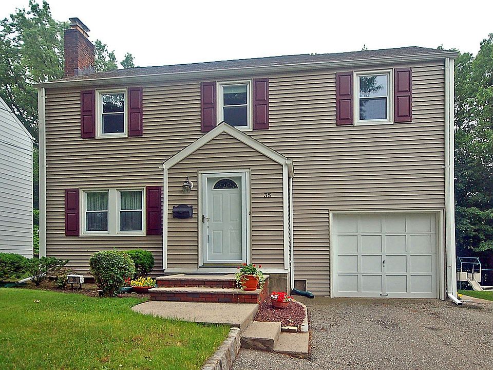 Newer Vinyl Siding & Roof