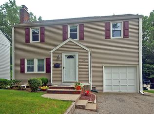 35 Rugby Rd, Cedar Grove, NJ 07009