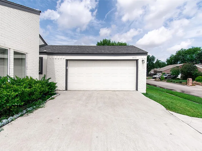 6423 Coachwood Dr — Photo 1