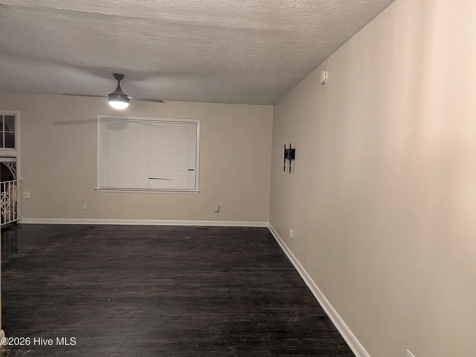 3 bed, 2.5 bath, 1601 sqft, $1,850 — Photo 4
