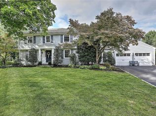 8 Briarfield Rd, Barrington, RI 02806