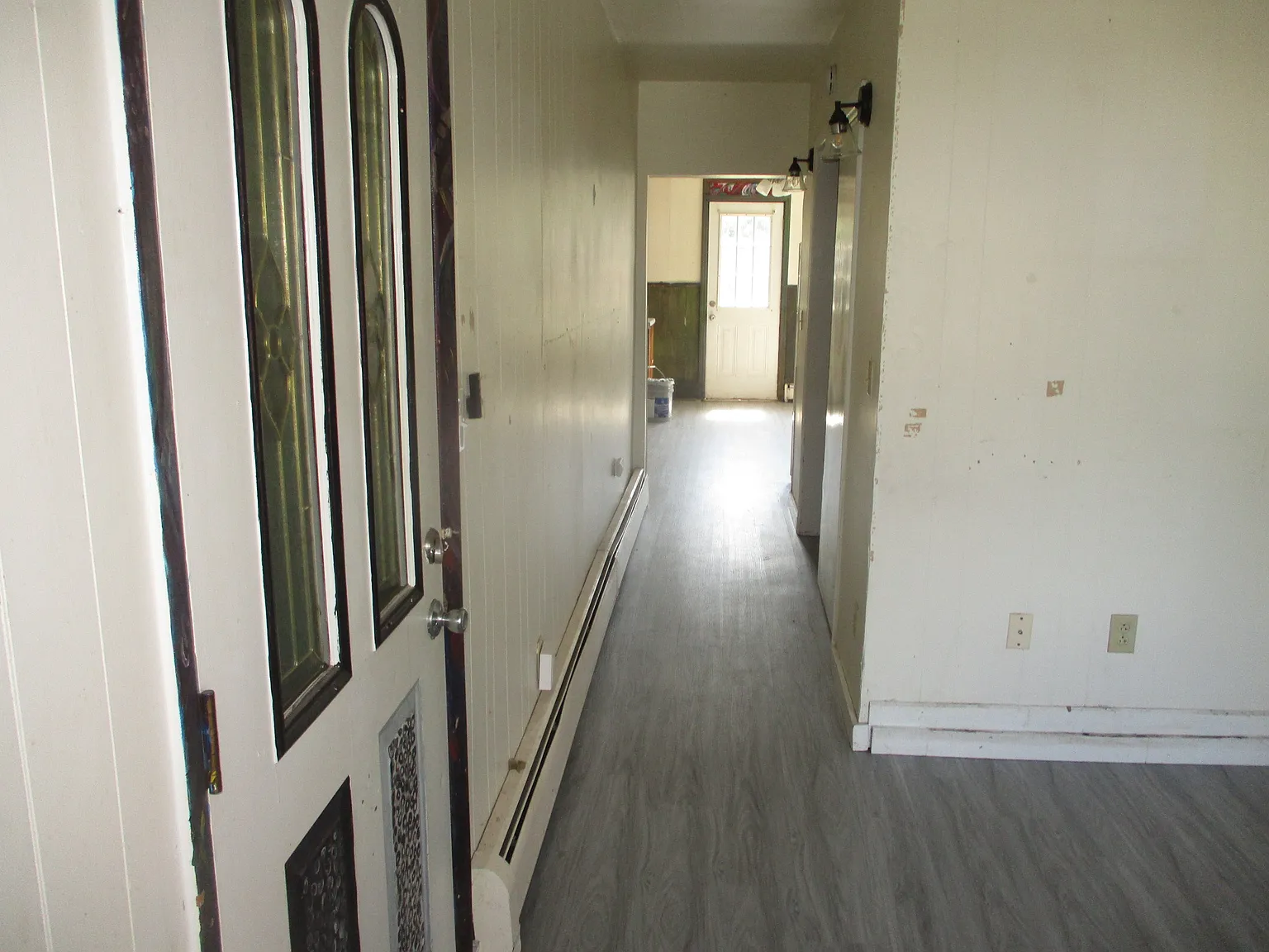 1 bed, 900 sqft, $1,195 — Photo 2