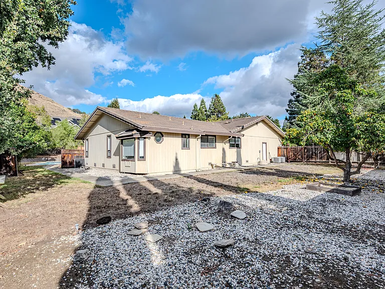 327 Clarkin Ct — Photo 40