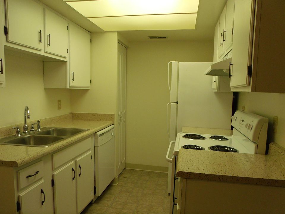 1st image of 16 W Northwood Dr APT 40