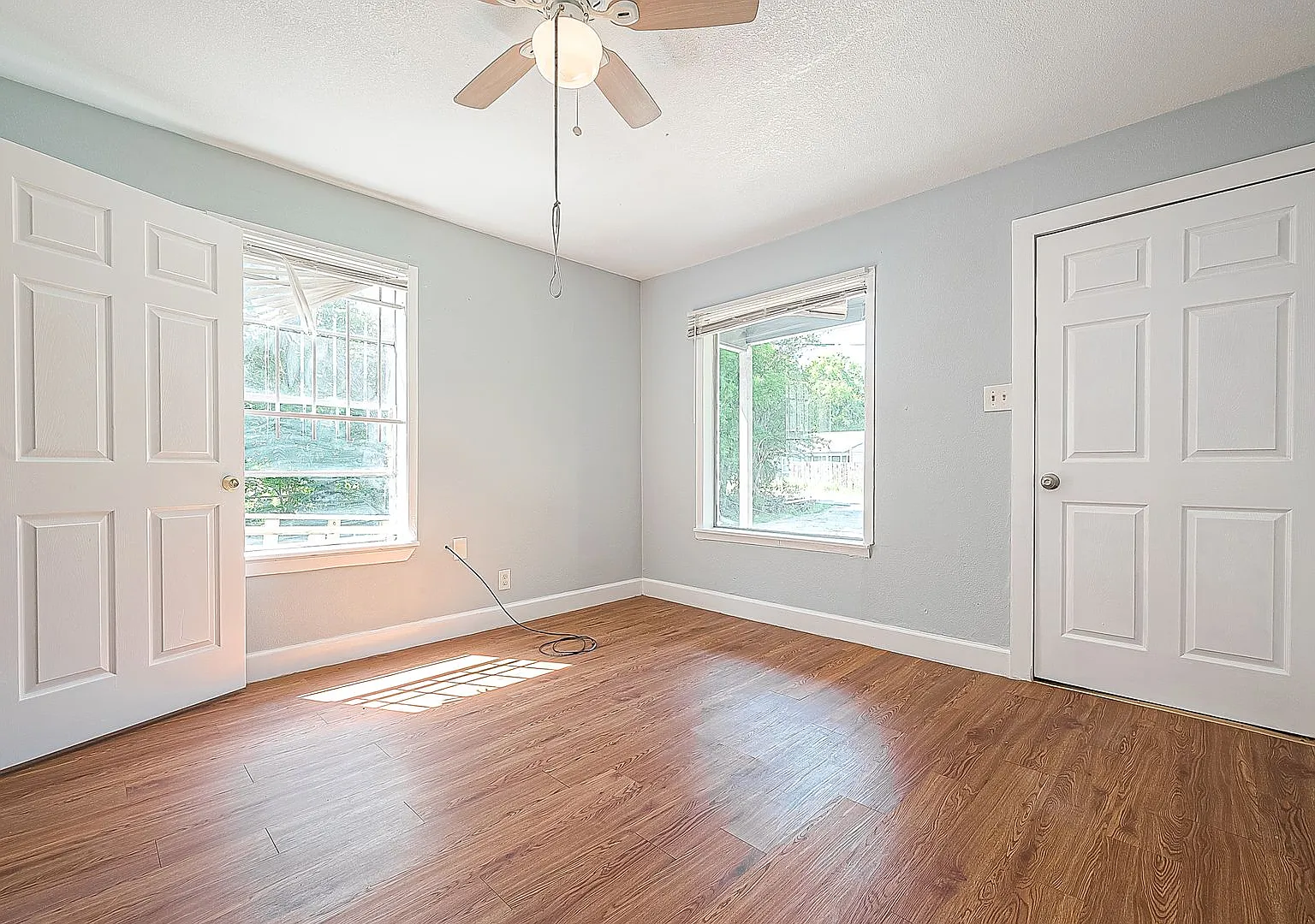 Spacious Single-Family Houston Home in Convenient Southeast Location Near Major Highways & City A... — Photo 2