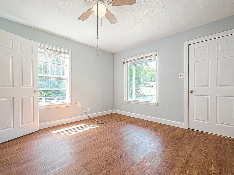 4810 Carmen St — Photo 2