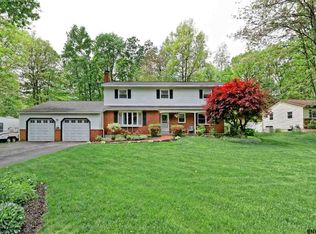 14 Hazaltine Ln, Clifton Park, NY 12065
