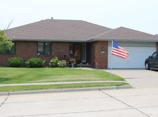 306 Amy Dr, Treynor, IA 51575