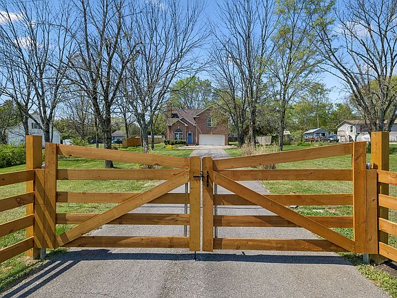 3rd image of 971 Clemmons Rd
