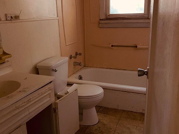 3rd image of 2242 Jefferson Ave