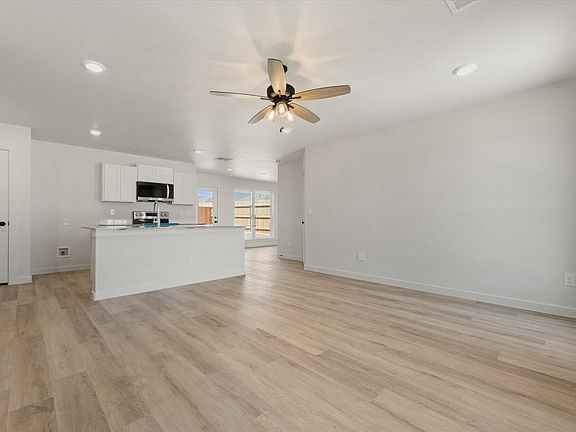 4th image of 501 E 24th St