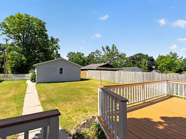408 E Geneva St — Photo 7