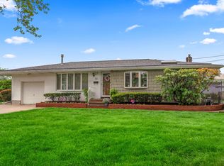 15 Kevin Rd, Commack, NY 11725