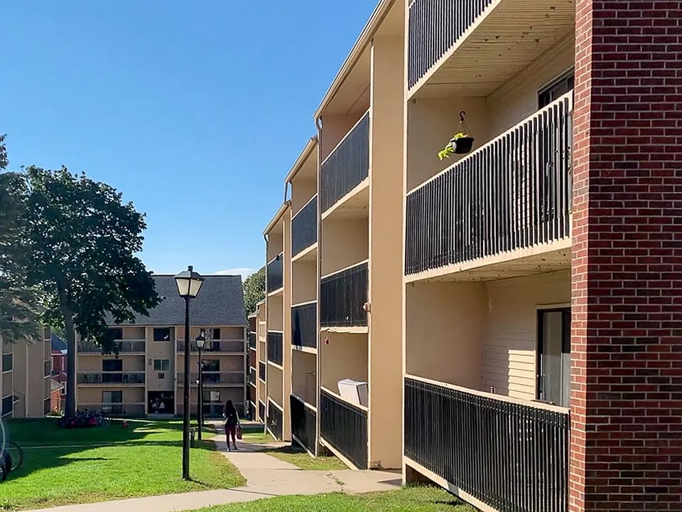 47 S Williams St #211