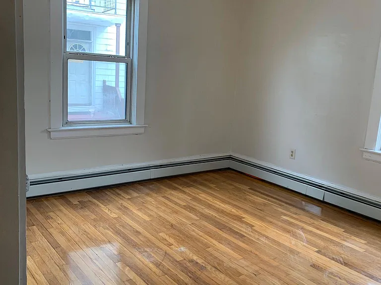 31 Home Ave — Photo 2