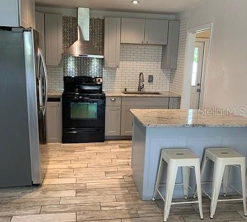 5th image of 15296 Waverly St