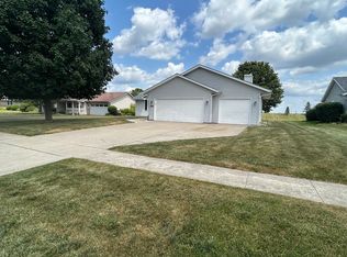 2920 Kregel Dr, Rockford, IL 61109