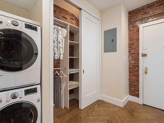 5th image of 921 Washington Ave #620