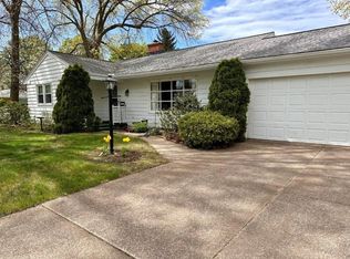 2554 S Tracy Dr, Erie, PA 16505