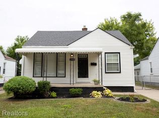 19309 Woodside St, Harper Woods, MI 48225