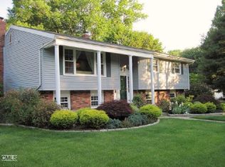 10 Wynn Wood Dr, Fairfield, CT 06825