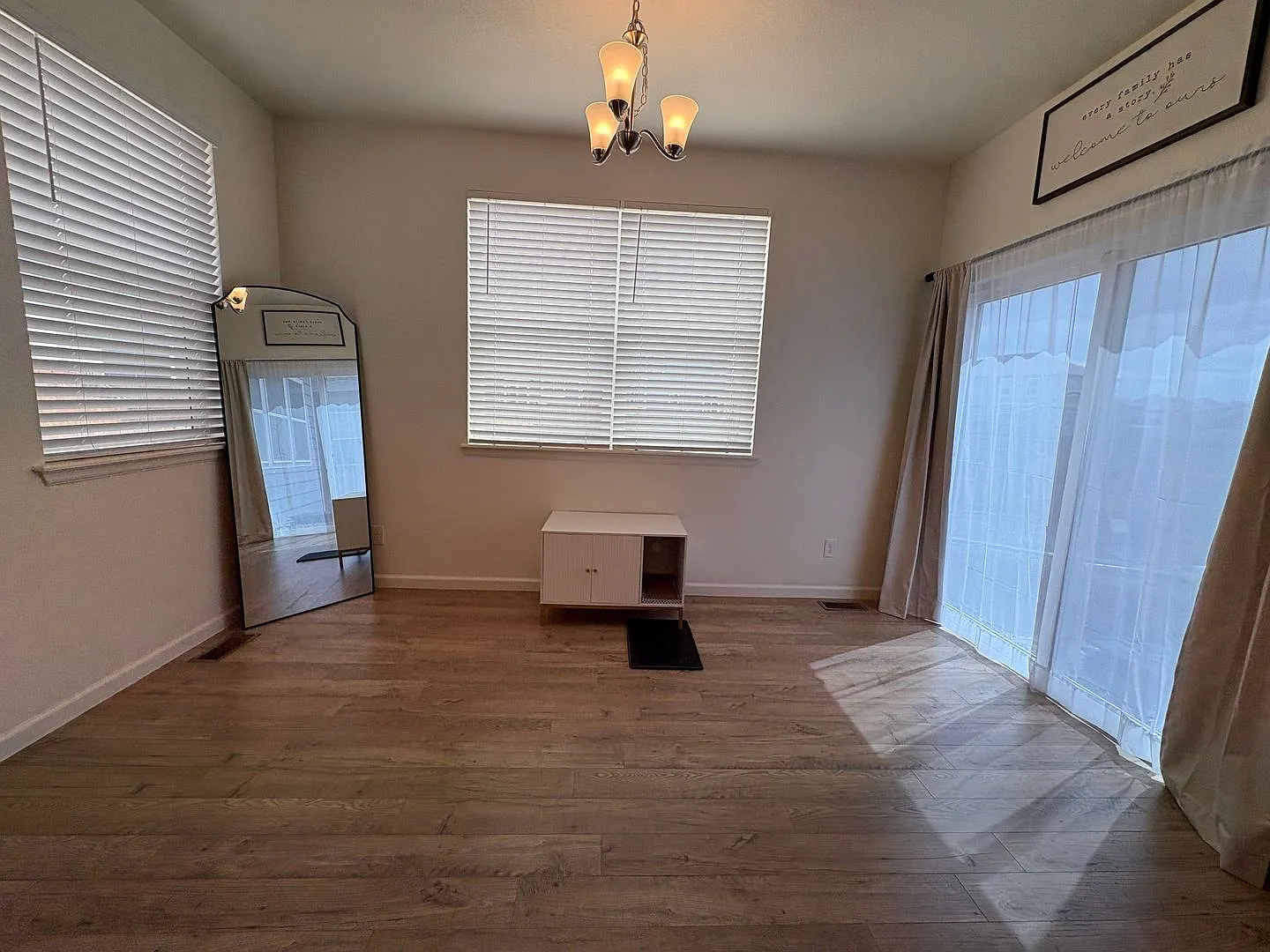 Beautiful 4 Bed 3 Bath in Lorson Ranch — Photo 4