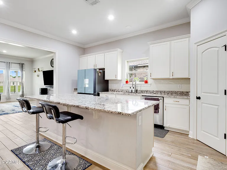 107 Interpreter St — Photo 4
