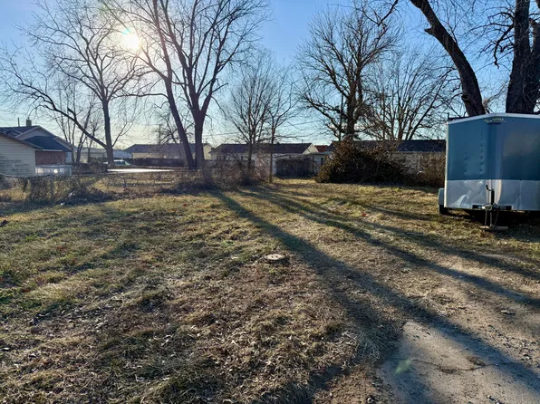 425 N Bond Ave, Marshall, MO 65340