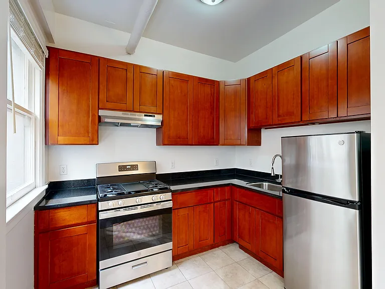 947 Bush Street — Photo 2
