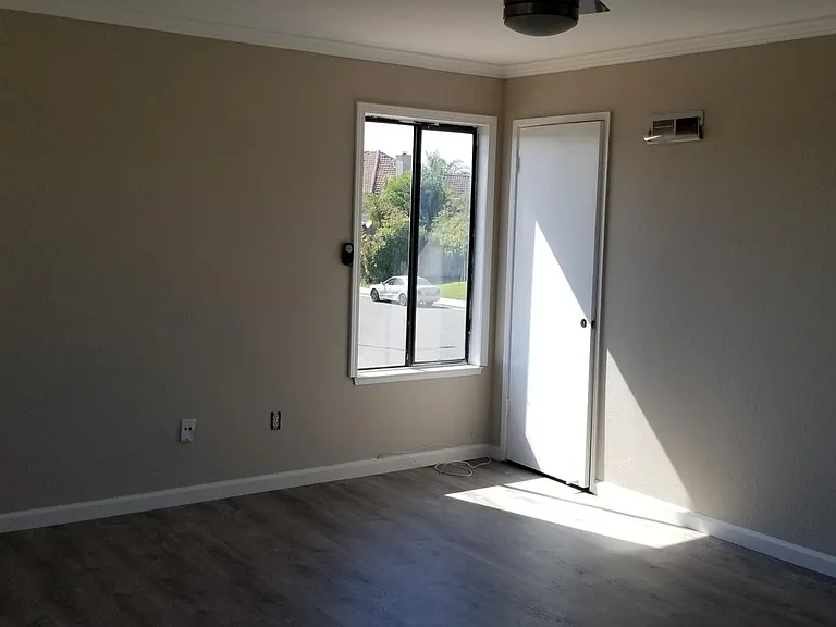 236 Crestview Dr — Photo 25