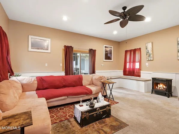 17 Locust Road, Howell, NJ 07731