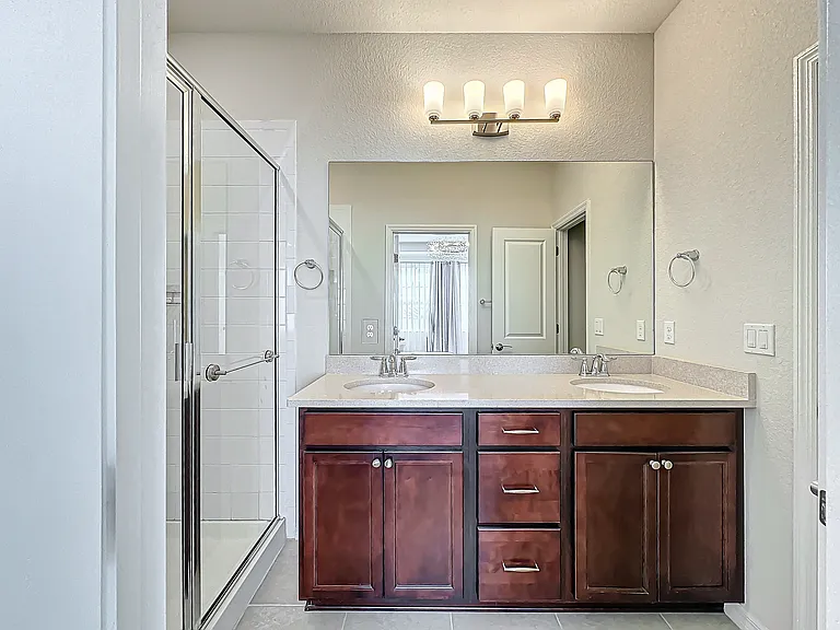 1240 Eucalyptus Dr — Photo 15