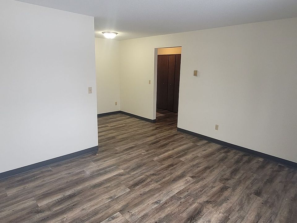 817, 821 36TH AVE S - 817-821 36th Ave S Grand Forks ND | Zillow