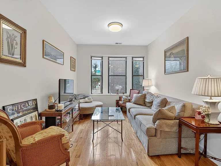 961 W Fletcher St #1 — Photo 7