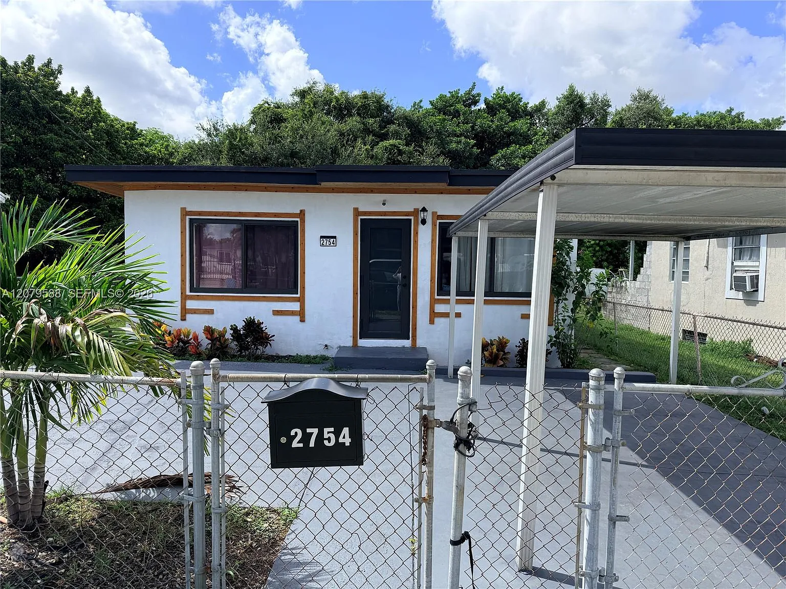 Hialeah Heights — Photo 1