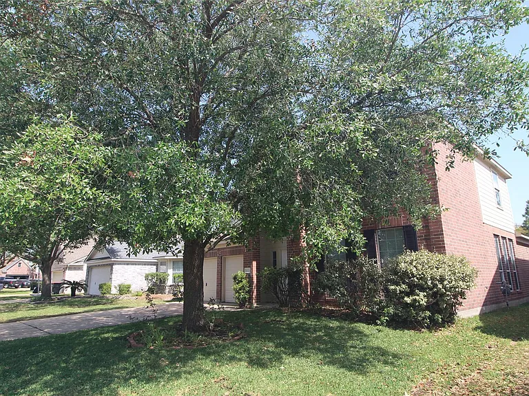 16730 Town Glade Dr — Photo 2