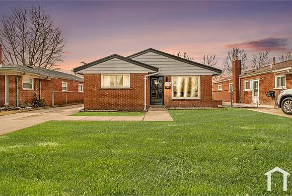 3 bed, 1100 sqft, $1,700 — Photo 3