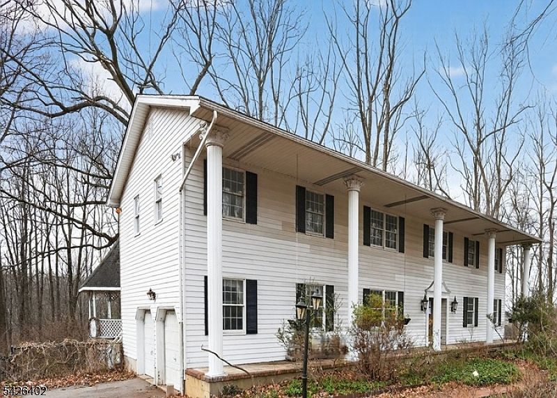 1st image of 14 Woodland Rd